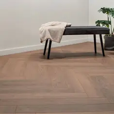 FLOER Hybride laminaat Walvisgraat FLR-1613 Bultrug Bruin