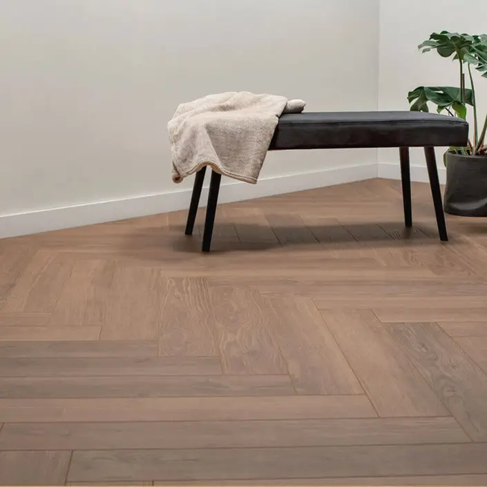 FLOER Hybride laminaat Walvisgraat FLR-1613 Bultrug Bruin