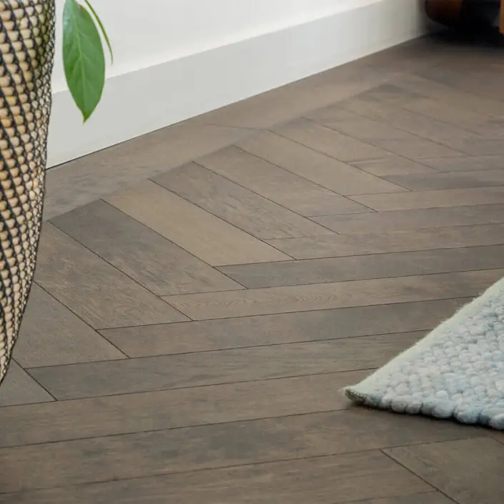 Floer Visgraat Parket Rustiek Eiken Carbon Zwart Geolied 70x14 cm