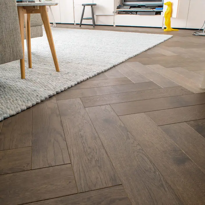 Floer Walvisgraat Parket Rustiek Eiken Carbon Zwart Geolied 80x16 cm